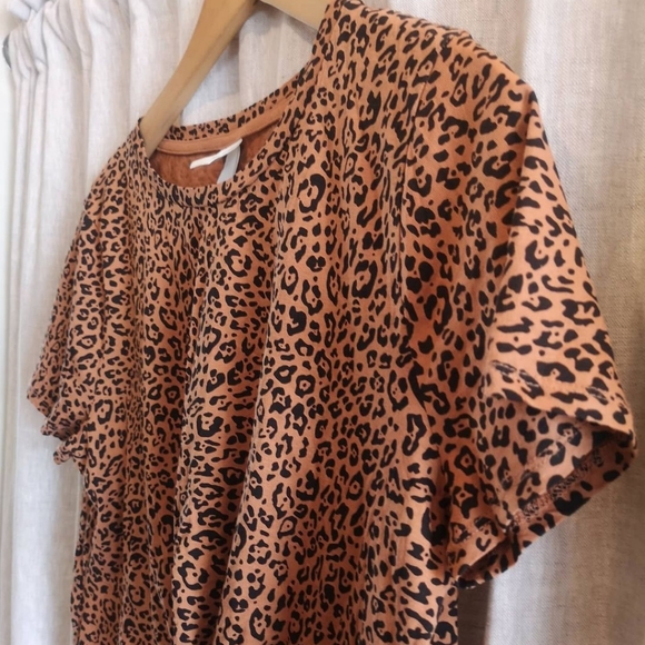 H&M leopard print crop tee with twist at front - Picture 2 of 3